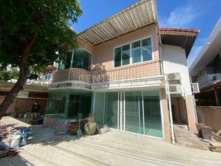 For rent 4 bedrooms house in Phaya Thai, Bangkok
