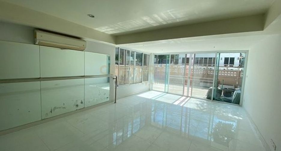 For rent 4 ベッドルーム house in Phaya Thai, Bangkok