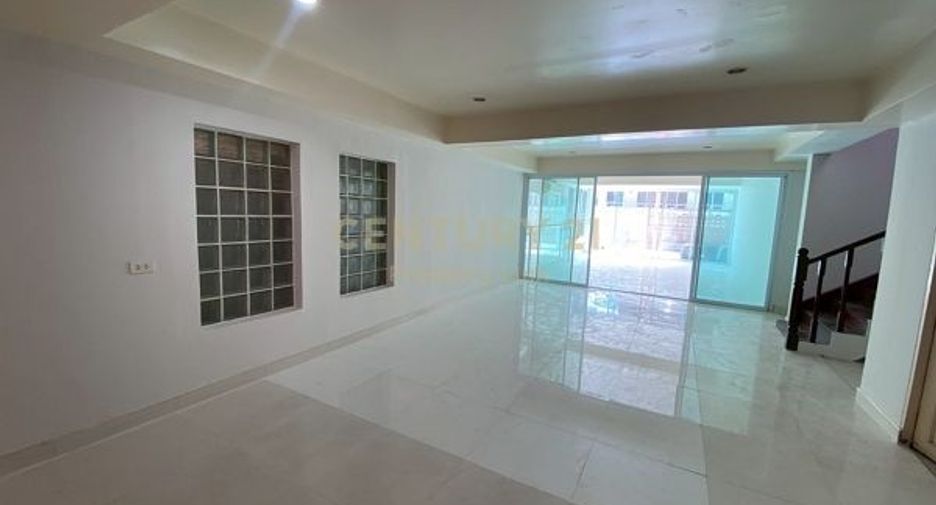 For rent 4 ベッドルーム house in Phaya Thai, Bangkok