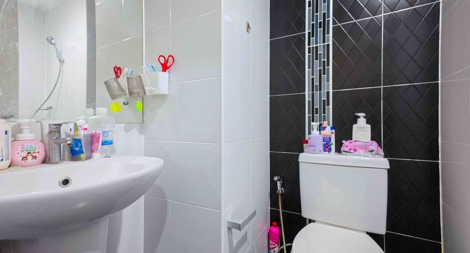 For sale 2 bedrooms house in Lam Luk Ka, Pathum Thani