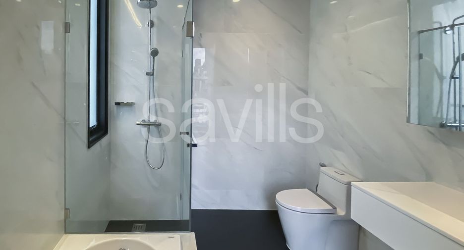 For rent 4 bedrooms serviced apartment in Khlong Toei, Bangkok