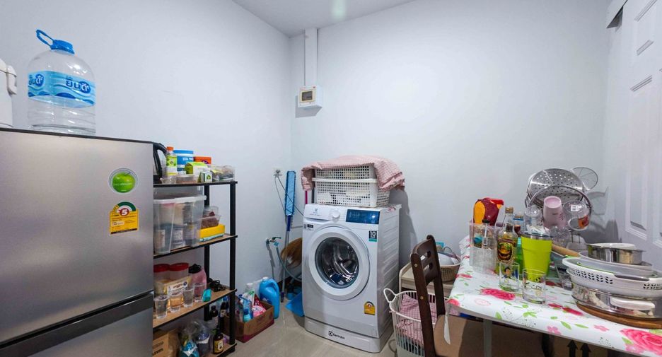 For sale 1 bed condo in Khlong Luang, Pathum Thani
