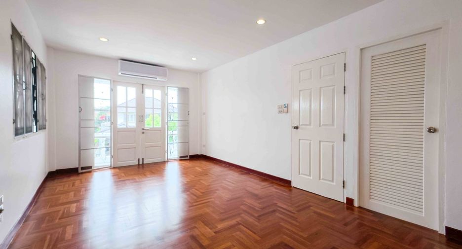 For sale 3 bedrooms house in Bang Bua Thong, Nonthaburi