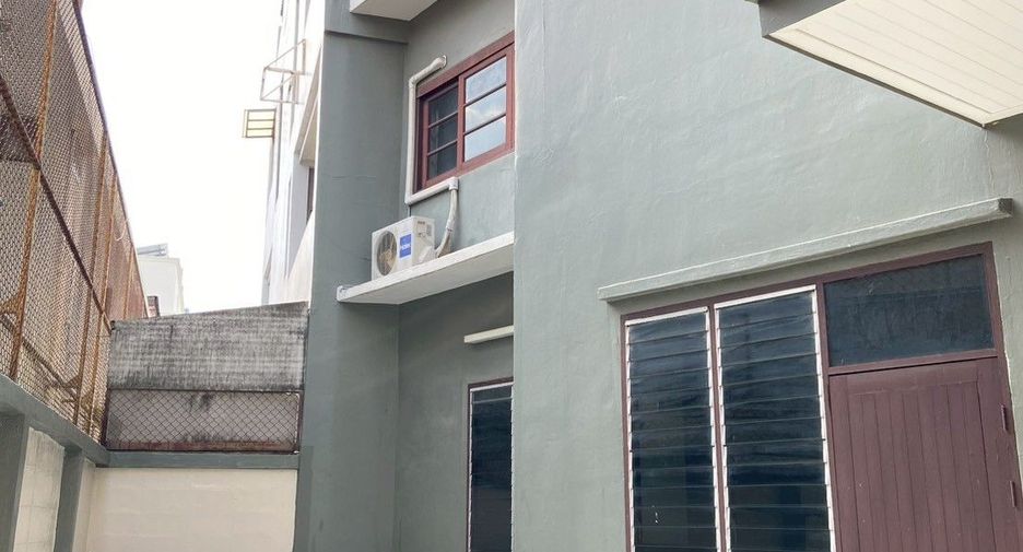 For rent retail Space in Watthana, Bangkok