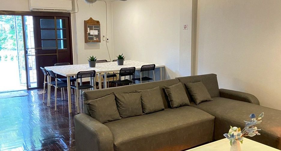 For rent retail Space in Watthana, Bangkok