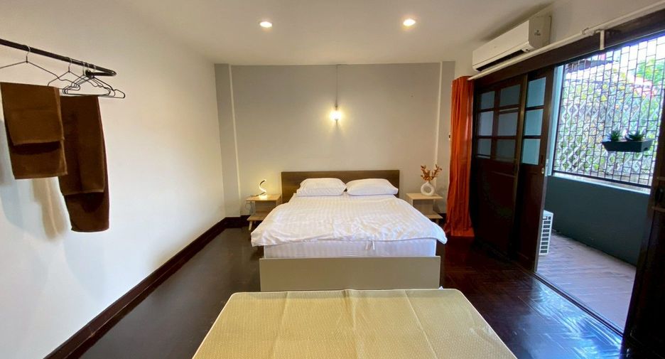 For rent retail Space in Watthana, Bangkok