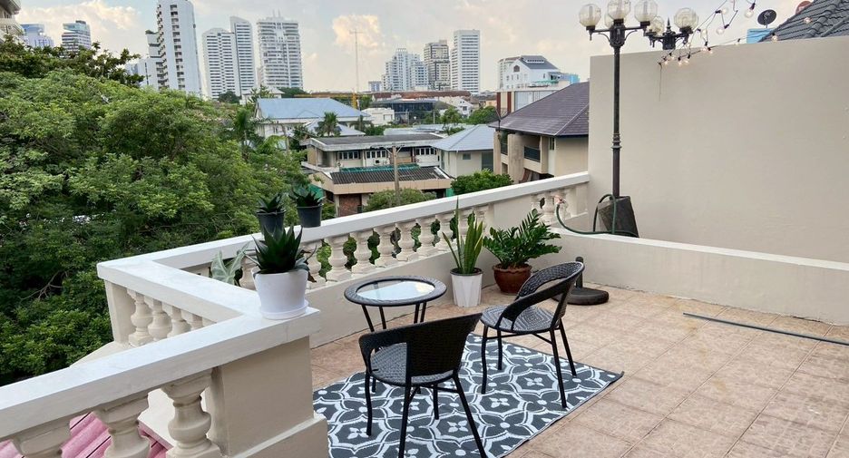 For rent retail Space in Watthana, Bangkok