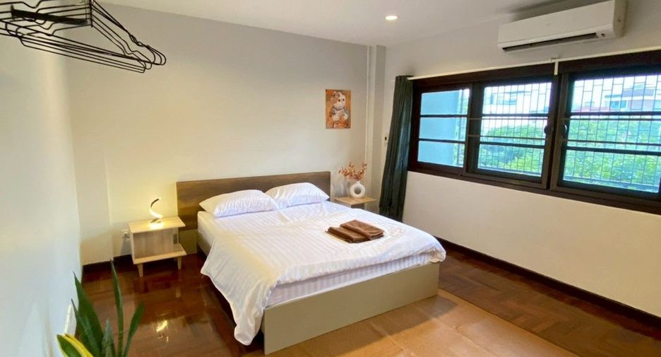 For rent retail Space in Watthana, Bangkok