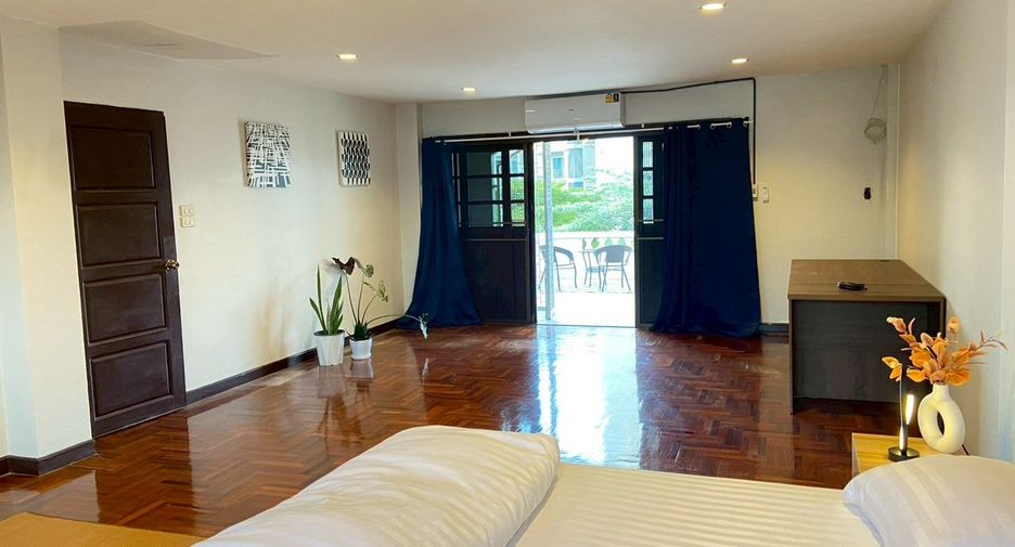 For rent retail Space in Watthana, Bangkok