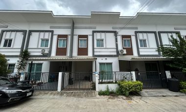 For sale 3 bedrooms townhouse in East Pattaya, Pattaya