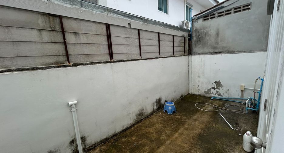 For sale 3 bedrooms townhouse in East Pattaya, Pattaya