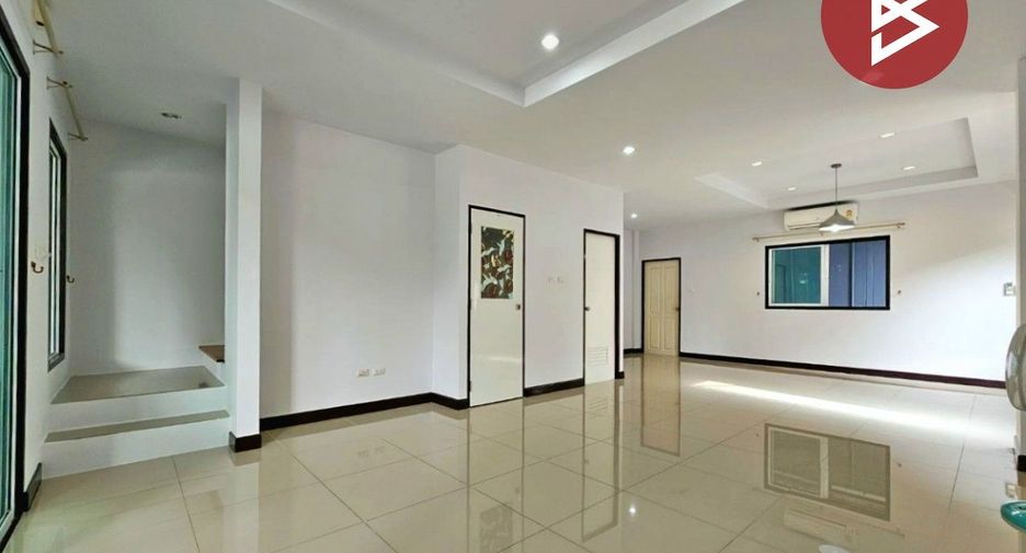 For sale 3 bedrooms townhouse in Mueang Chon Buri, Chonburi