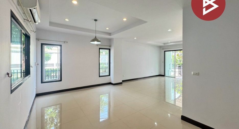 For sale 3 bedrooms townhouse in Mueang Chon Buri, Chonburi