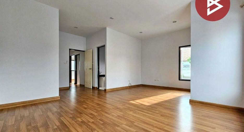 For sale 3 bedrooms townhouse in Mueang Chon Buri, Chonburi