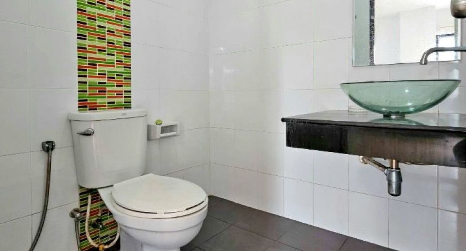 For sale 3 bedrooms townhouse in Mueang Chon Buri, Chonburi