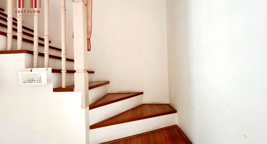 For sale 4 bedrooms townhouse in Lat Phrao, Bangkok