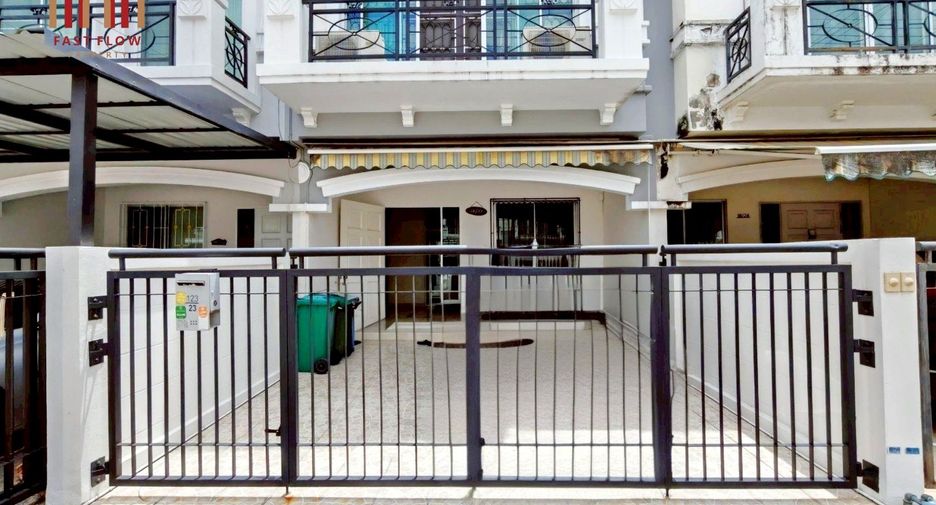 For sale 4 bedrooms townhouse in Lat Phrao, Bangkok