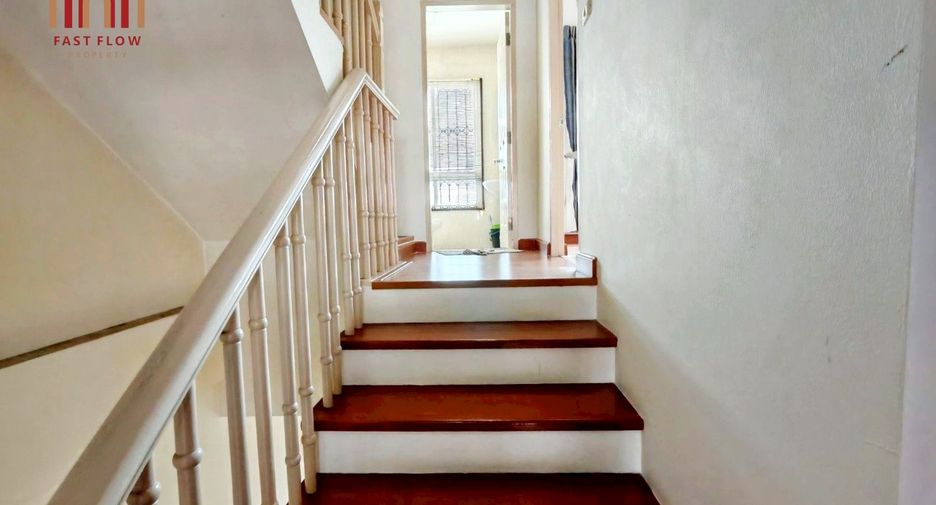 For sale 4 bedrooms townhouse in Lat Phrao, Bangkok