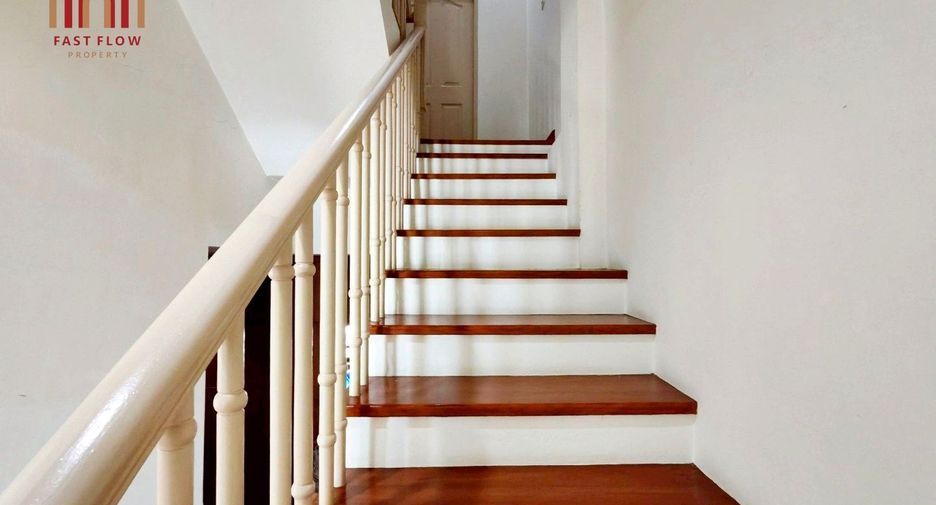 For sale 4 bedrooms townhouse in Lat Phrao, Bangkok