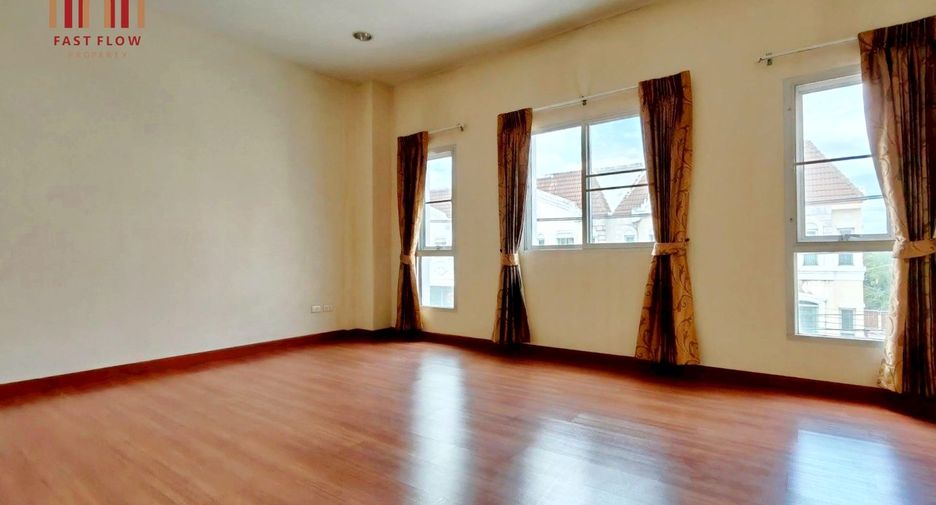 For sale 4 bedrooms townhouse in Lat Phrao, Bangkok