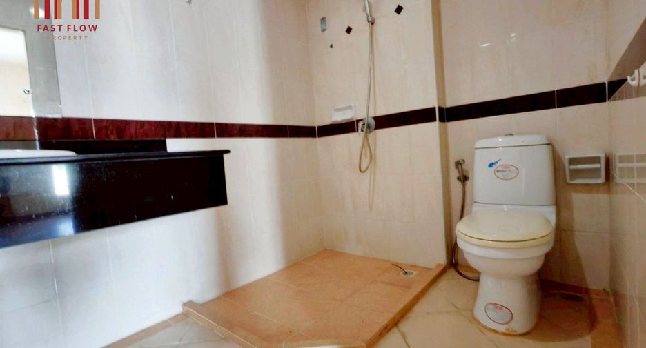 For sale 4 bedrooms townhouse in Lat Phrao, Bangkok