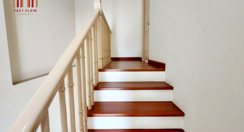 For sale 4 bedrooms townhouse in Lat Phrao, Bangkok