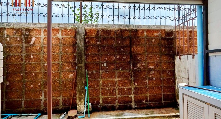 For sale 4 bedrooms townhouse in Lat Phrao, Bangkok
