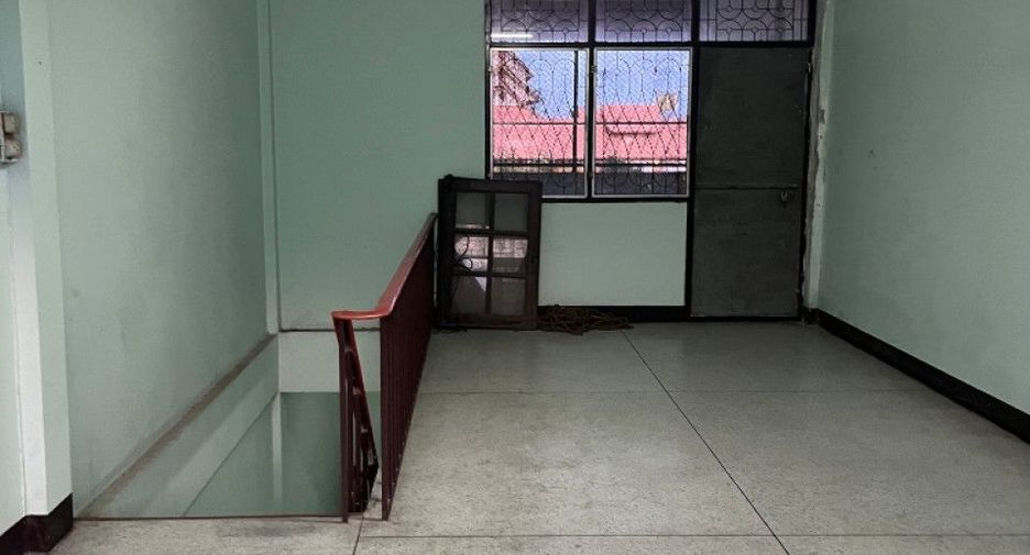 For sale 2 bedrooms retail Space in Mueang Samut Prakan, Samut Prakan