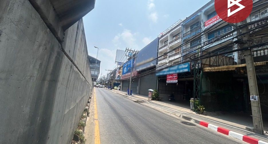 For sale 2 bedrooms retail Space in Mueang Samut Prakan, Samut Prakan
