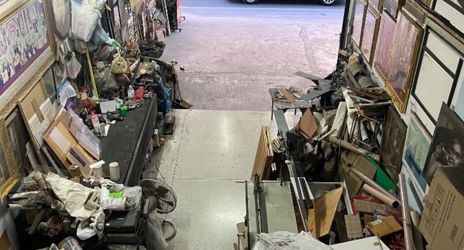 For sale 2 bedrooms retail Space in Mueang Samut Prakan, Samut Prakan