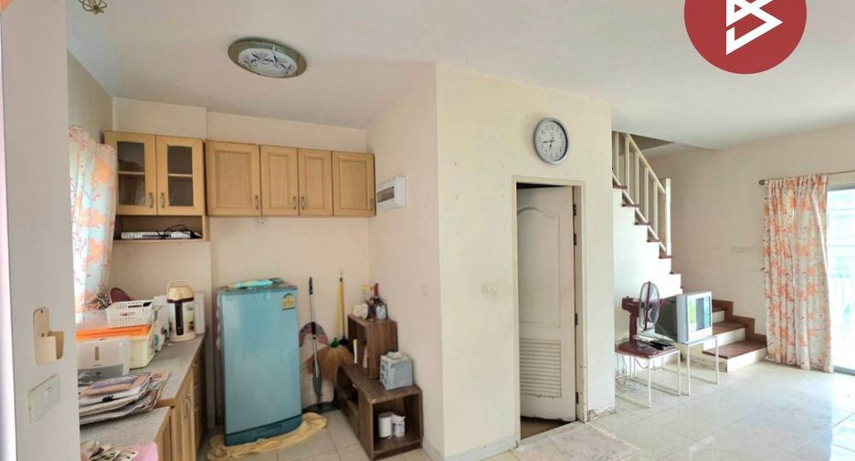 À vendre 3 chambres maison de ville à Thung Khru, Bangkok
