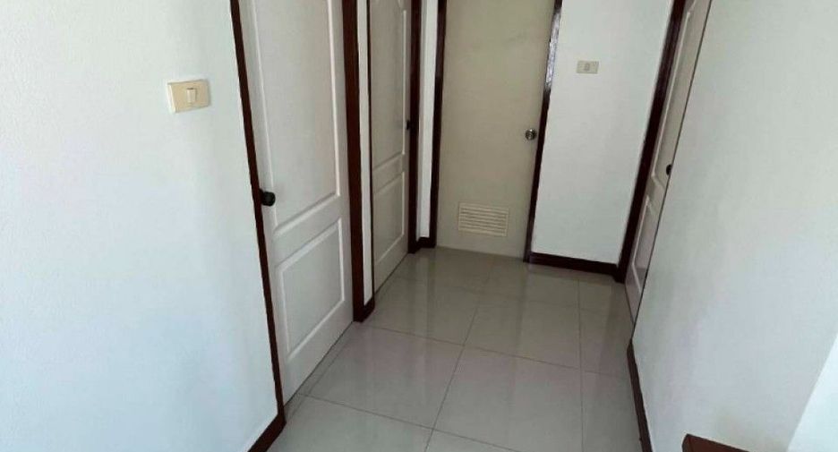 À vendre 3 chambres maison à Phanat Nikhom, Chonburi