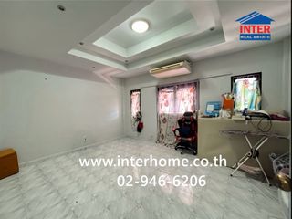 Casa adosada en venta de 3 habitaciones en Bang Khae, Bangkok