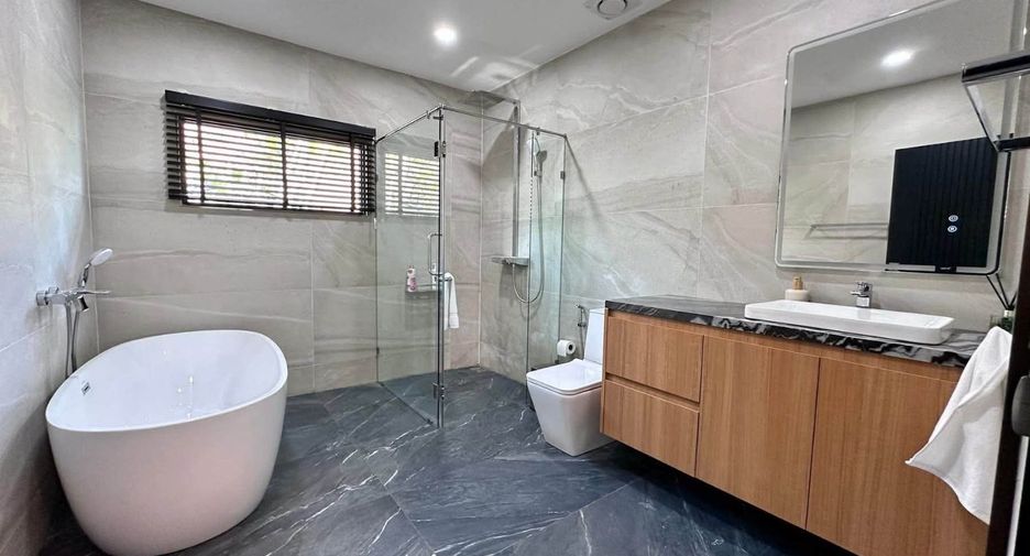 For rent 5 bedrooms villa in East Pattaya, Pattaya