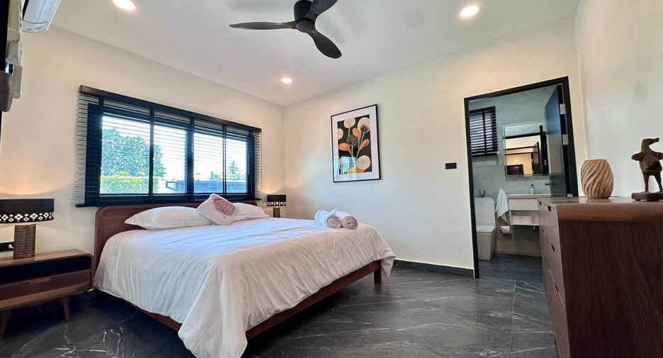 For rent 5 bedrooms villa in East Pattaya, Pattaya