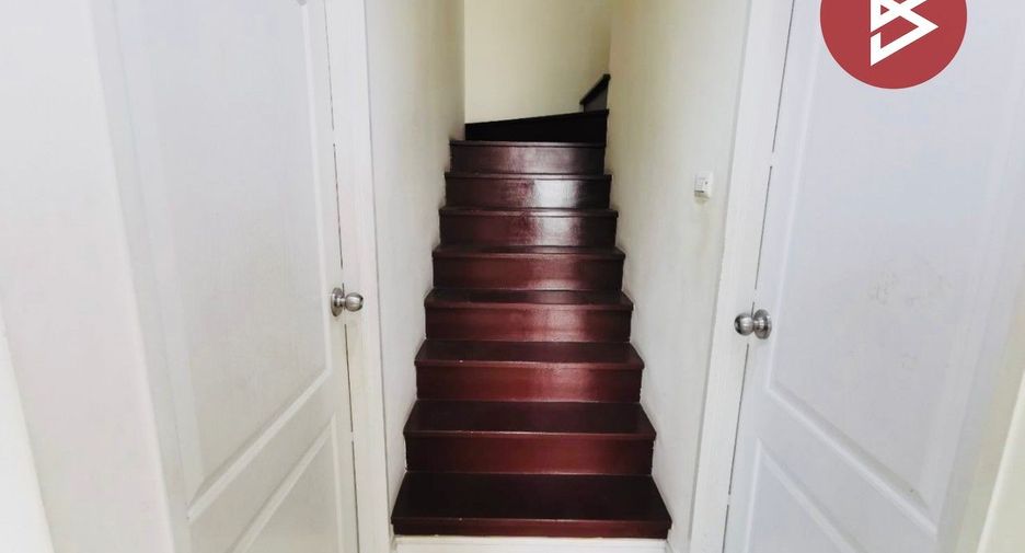 For sale 4 bedrooms townhouse in Mueang Samut Sakhon, Samut Sakhon