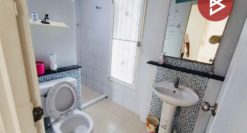 For sale 4 bedrooms townhouse in Mueang Samut Sakhon, Samut Sakhon