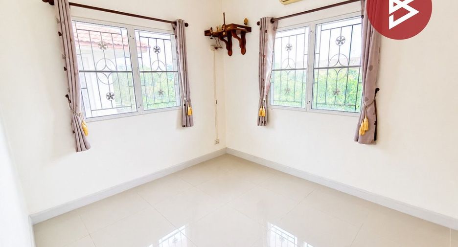 For sale 4 bedrooms townhouse in Mueang Samut Sakhon, Samut Sakhon