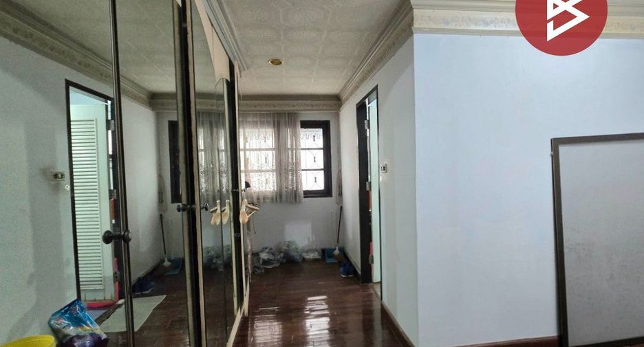 For sale 4 bedrooms townhouse in Thung Khru, Bangkok
