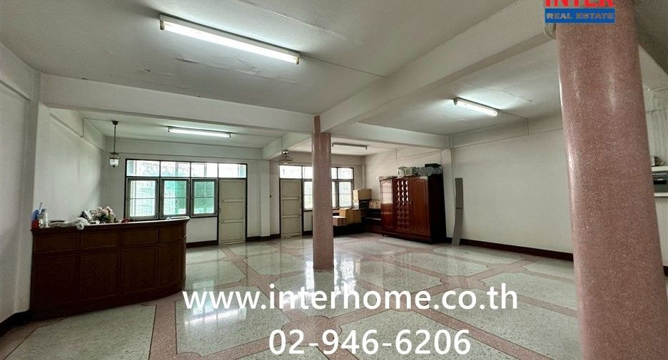 For sale 6 bedrooms retail Space in Khlong San, Bangkok