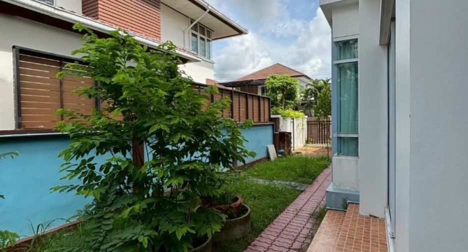 For sale 3 bedrooms house in Si Racha, Chonburi