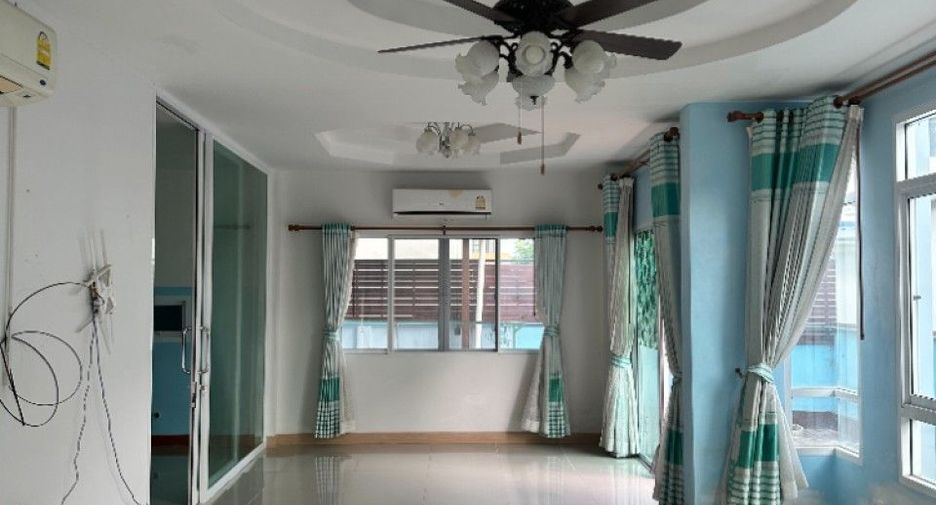For sale 3 bedrooms house in Si Racha, Chonburi