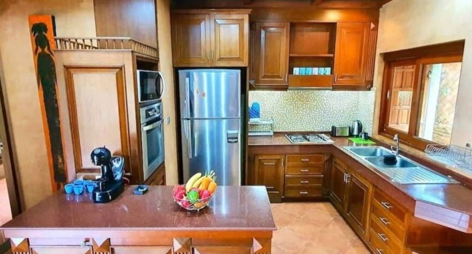 Villa en alquiler y en venta de 3 habitaciones en Mueang Phuket, Phuket