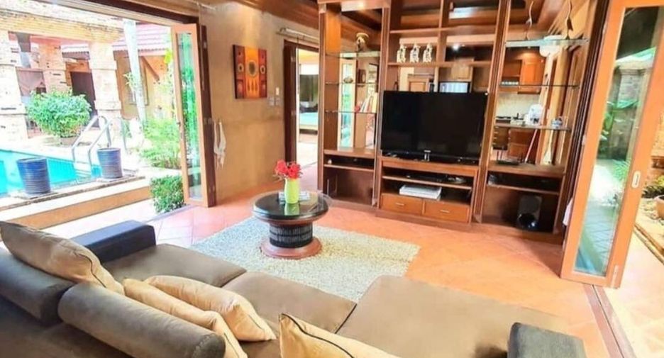 Villa en alquiler y en venta de 3 habitaciones en Mueang Phuket, Phuket