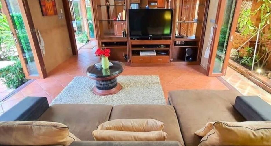 Villa en alquiler y en venta de 3 habitaciones en Mueang Phuket, Phuket
