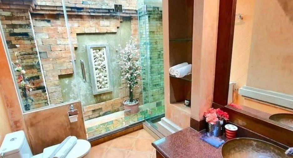 Villa en alquiler y en venta de 3 habitaciones en Mueang Phuket, Phuket