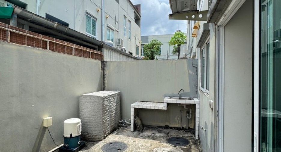 For sale 3 bedrooms townhouse in Pak Kret, Nonthaburi