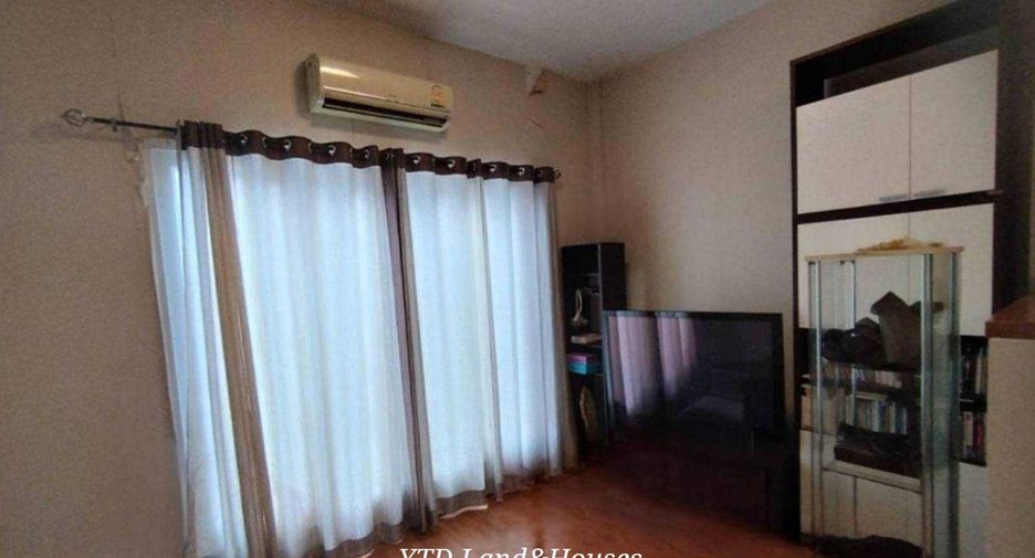 For sale 3 bedrooms townhouse in Lat Phrao, Bangkok