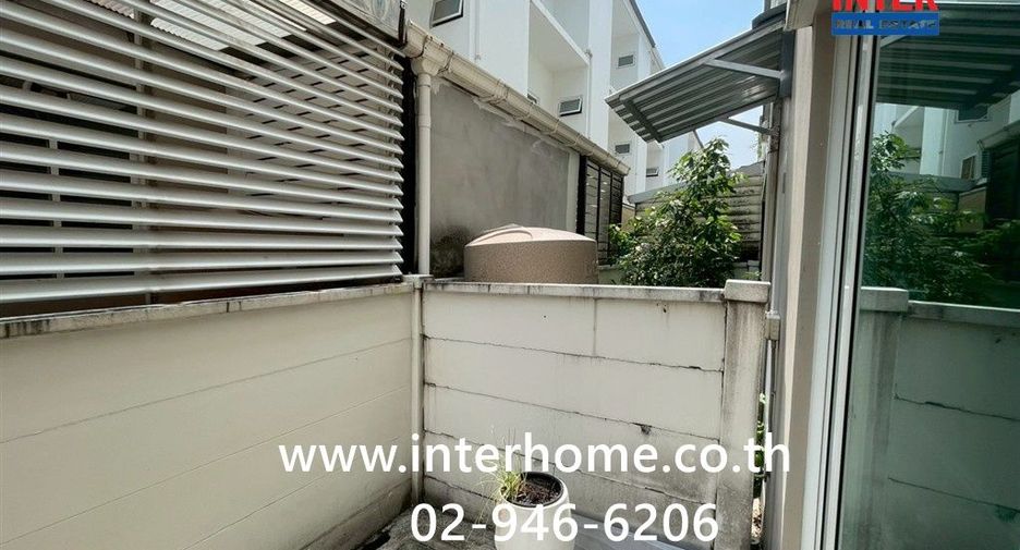 For sale 3 bedrooms townhouse in Suan Luang, Bangkok