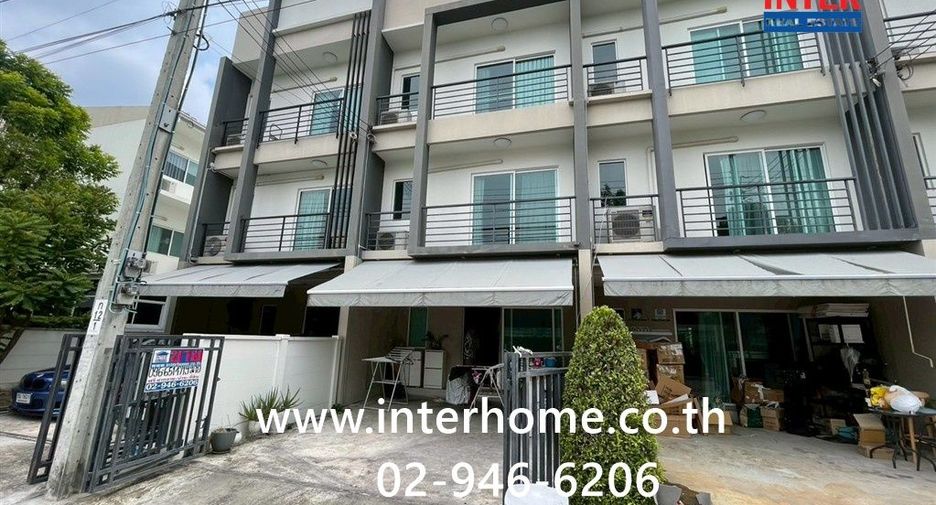 For sale 3 bedrooms townhouse in Suan Luang, Bangkok